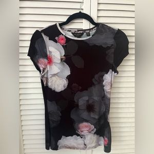 Ted Baker Fitted T size 1
